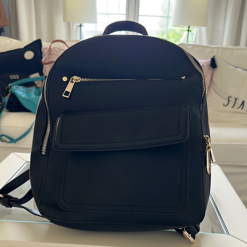 GAP Black Backpack Modern Design Everyday Use